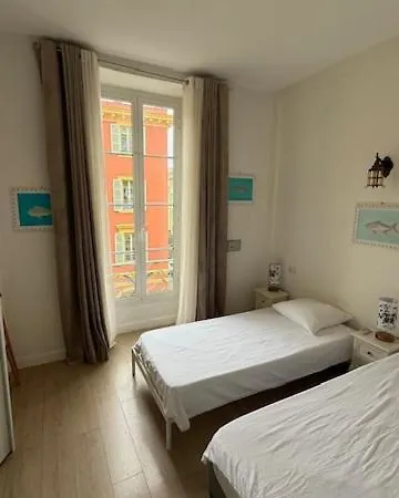 2 Bedrooms In Location On The Famous Place Massena Appartamento