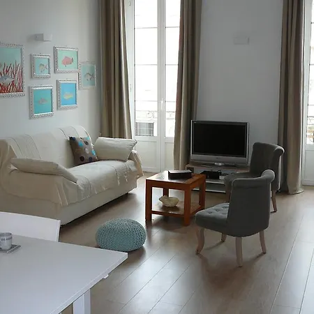 2 Bedrooms In Central Location On The Famous Place Massena Nice