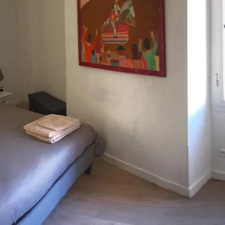 Apartment 2 Bedrooms In Central Location On The Famous Place Massena