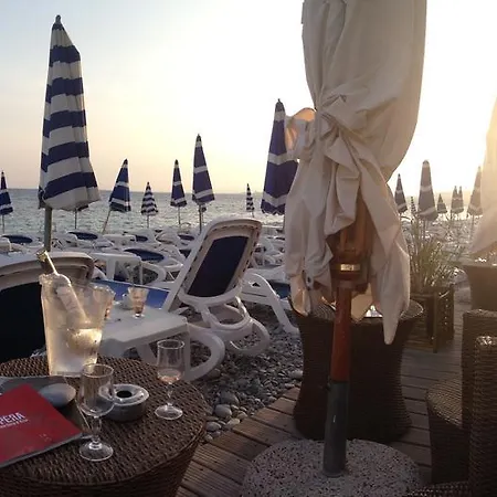 2 Bedrooms In Central Location On The Famous Place Massena Appartamento *